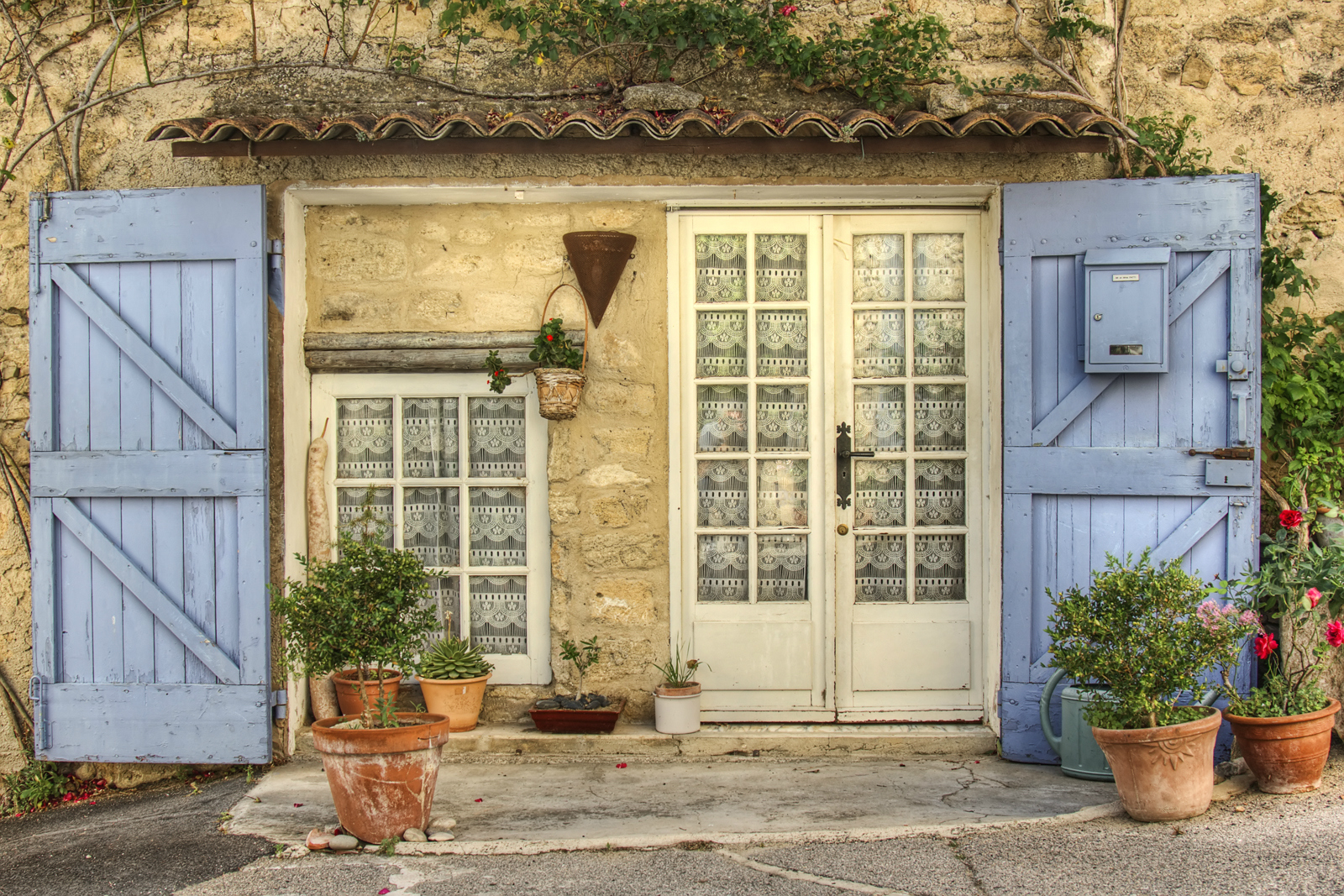 Antique Hunting In Provence | NUVO