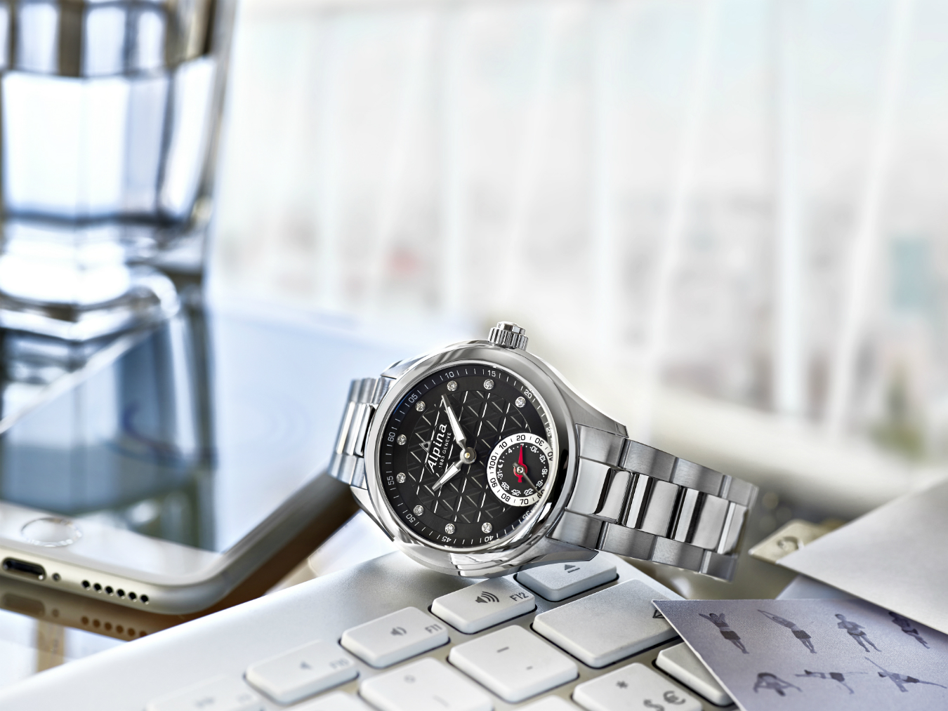 NUVO Summer 2015: Horological Smartwatch