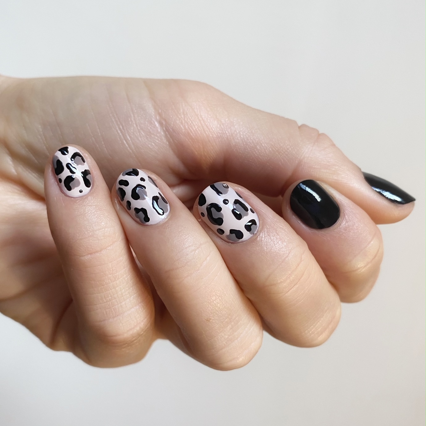 Leopard print deals nail design