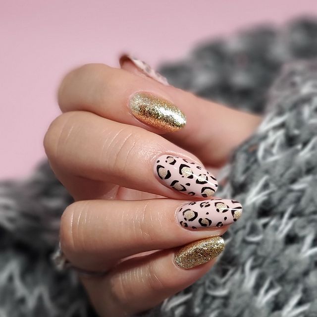 Leopard Print Press on Nails, Animal Print, Cheetah Print, Hand