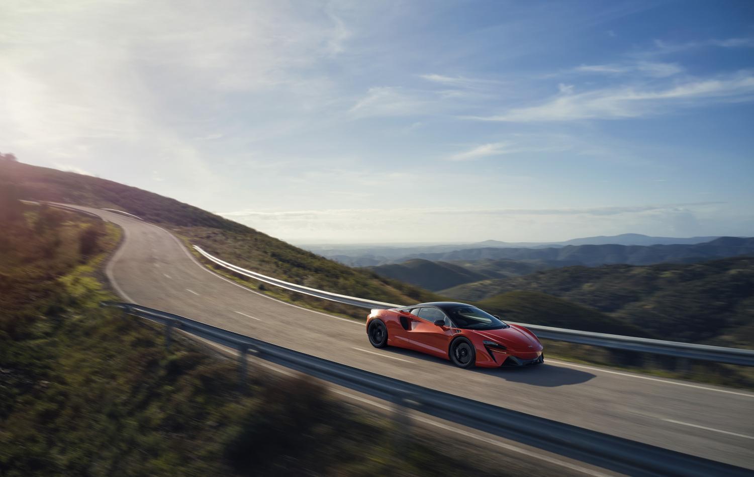 McLaren Artura - New High-Performance Hybrid Supercar