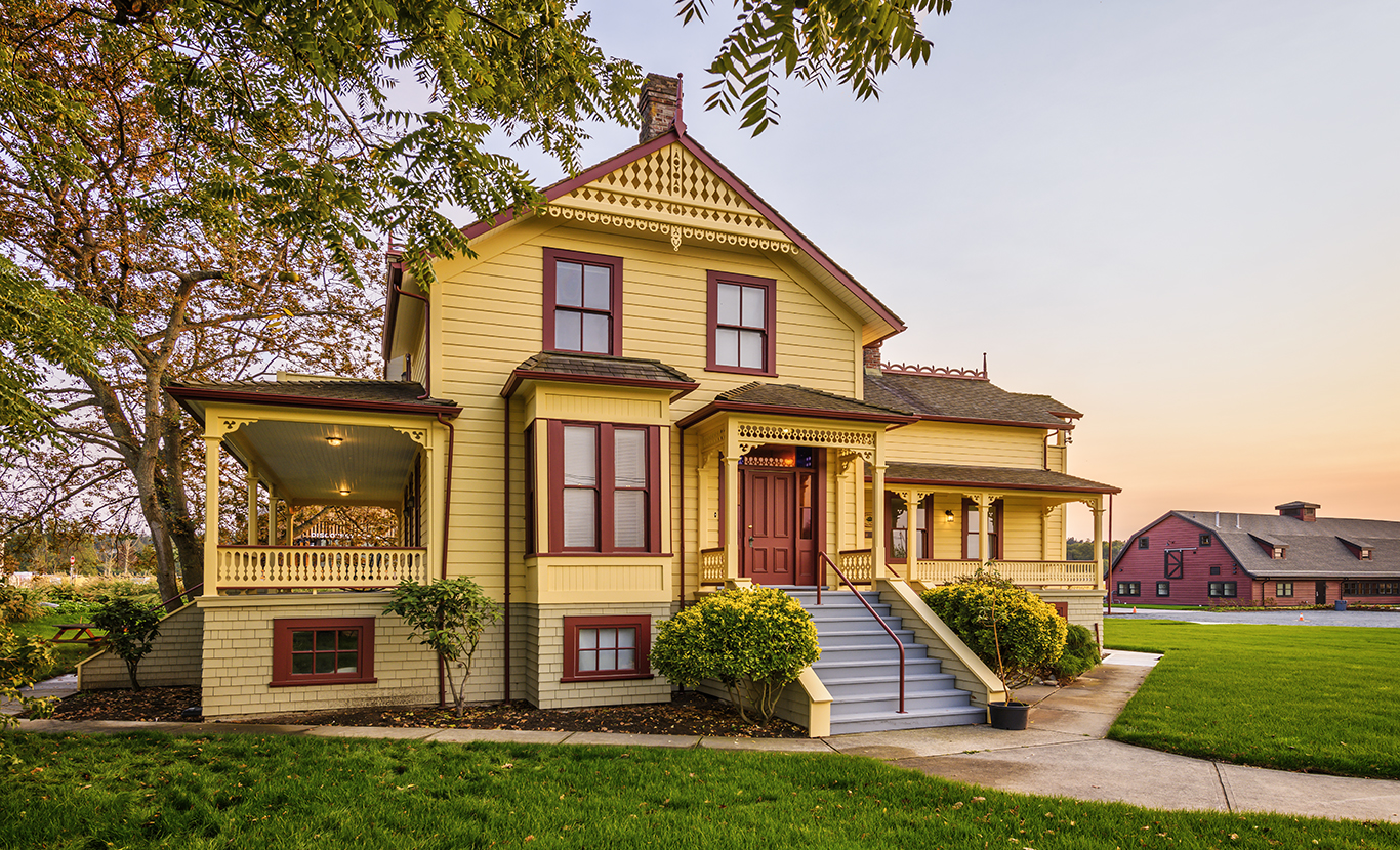 Agricommunity yellow colonial house with red trim 