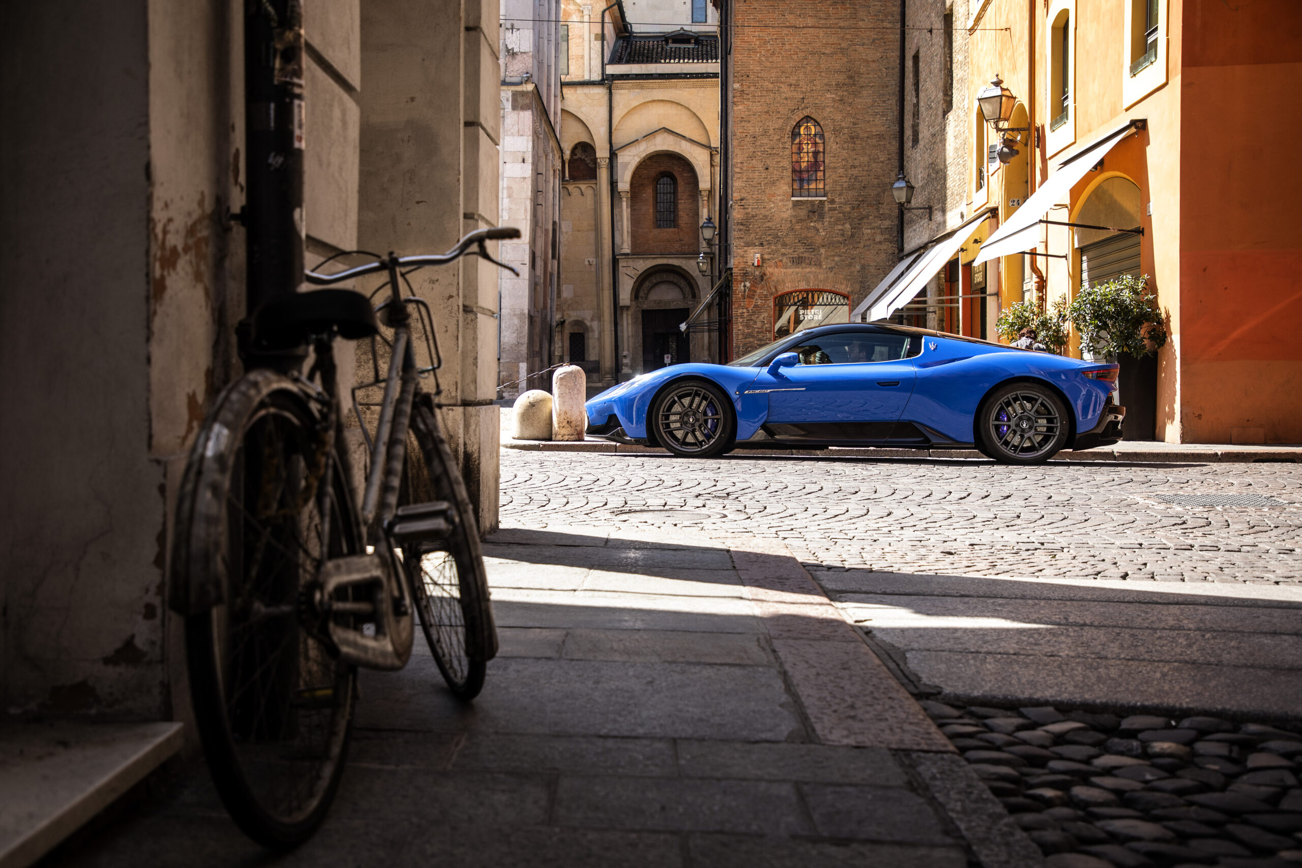 The Maserati MC20 in Italian streets. 