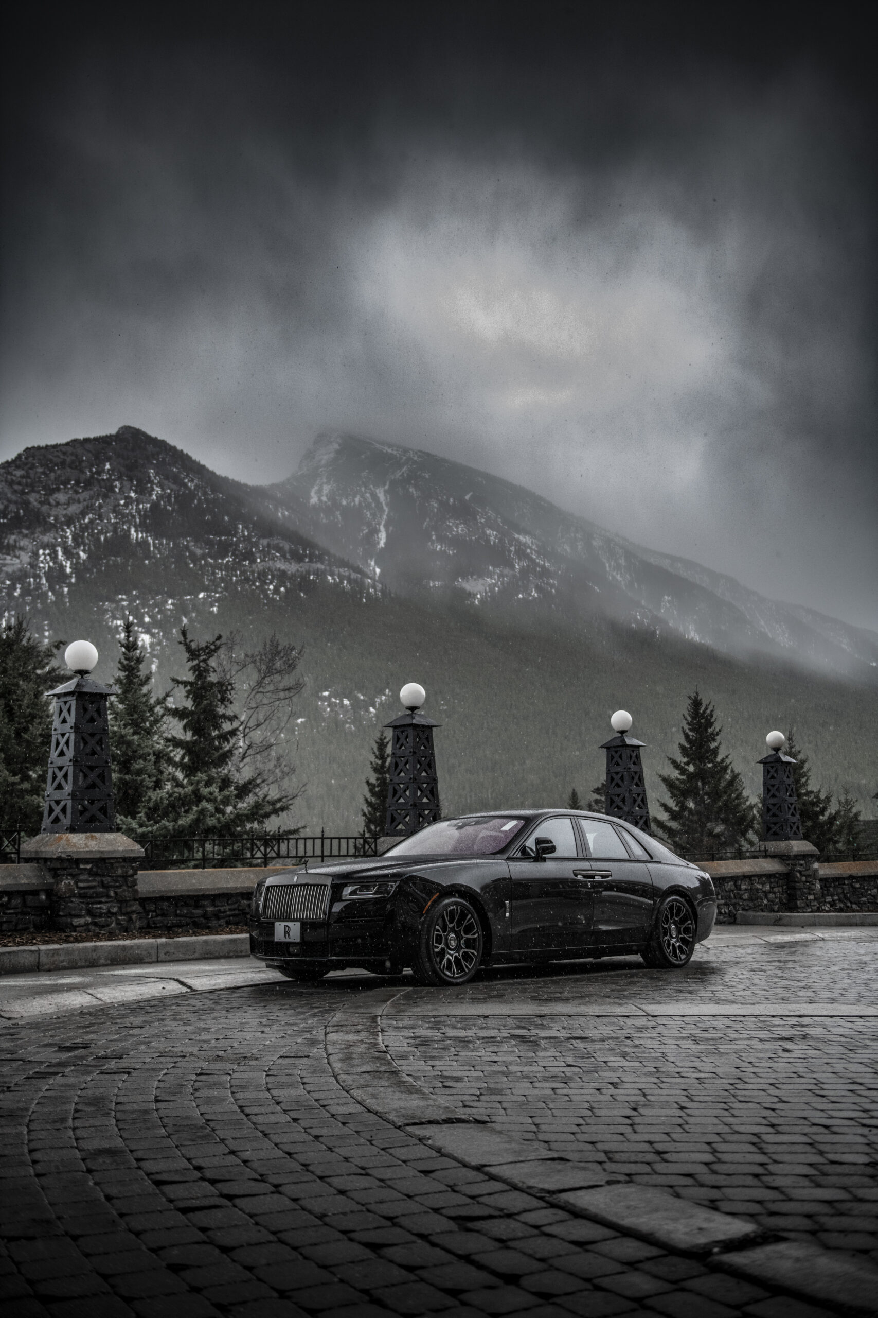 What It's LIke to Drive a $400,000 Rolls Royce Ghost in the Snow - InsideHook