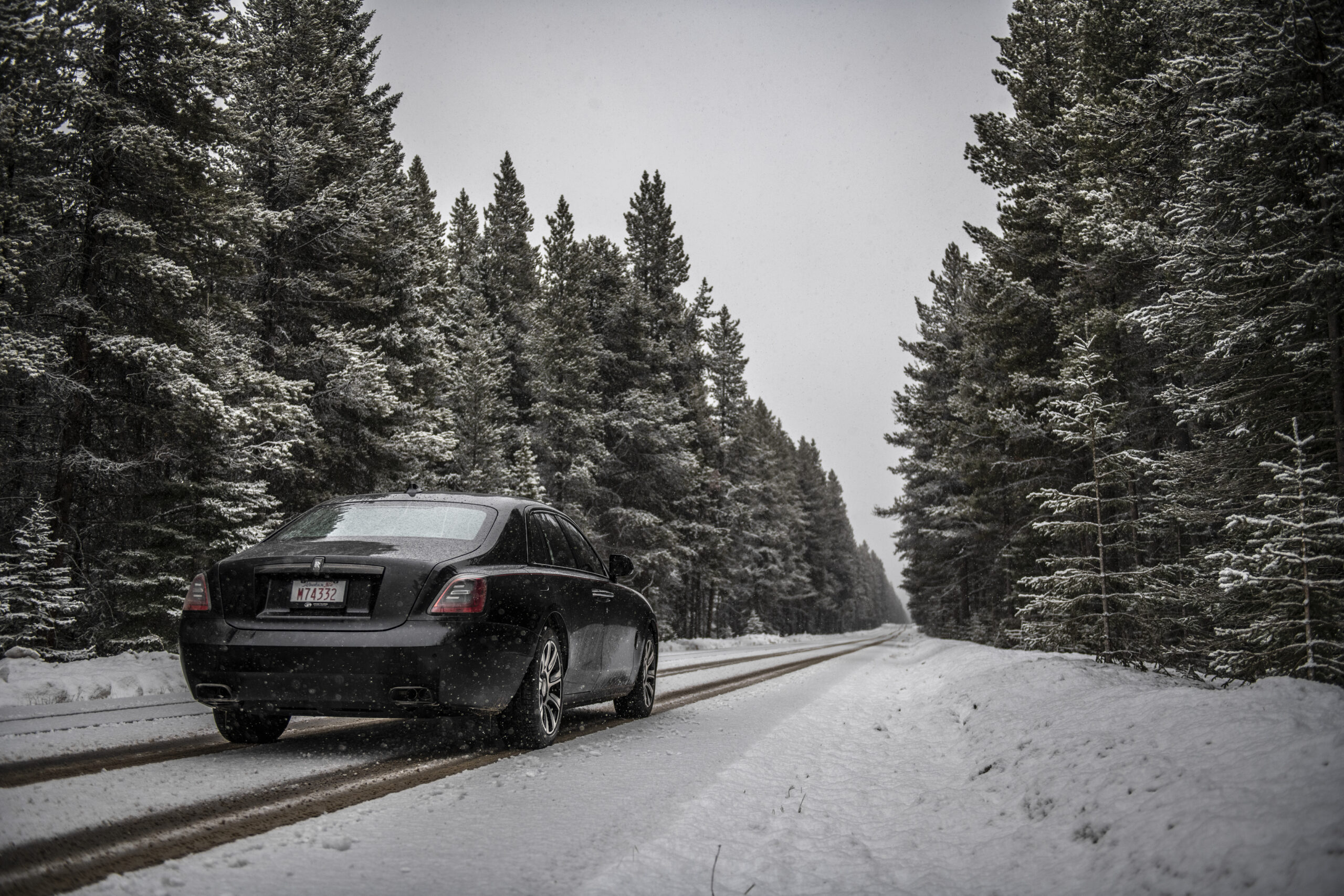 What It's LIke to Drive a $400,000 Rolls Royce Ghost in the Snow -  InsideHook