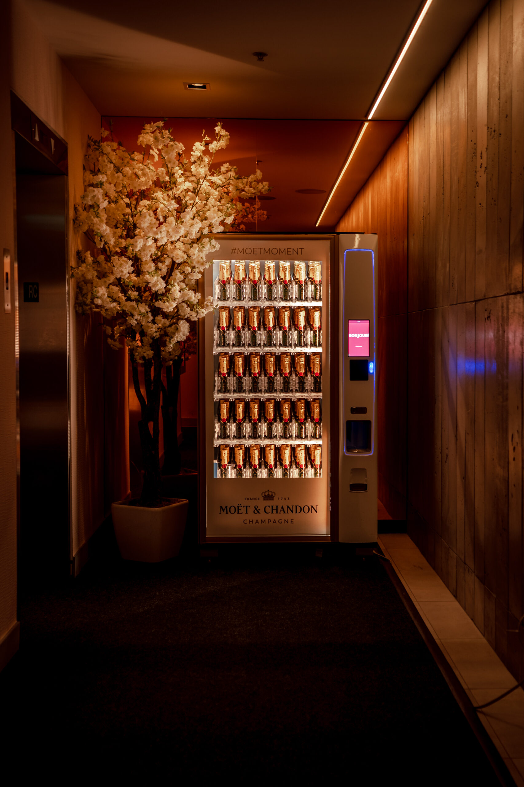 Louis Vuitton wine case Archives - The King Decor