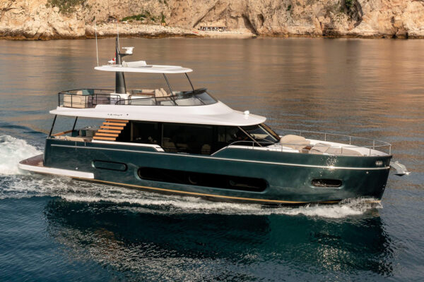 Azimut Magellano 60 speeding on ocean during the day