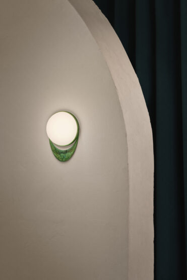 Jacques et Anna wall lighting white bulb green decor