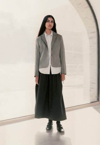 Wanze Song female model photo wearing grey blazer and long black skirt