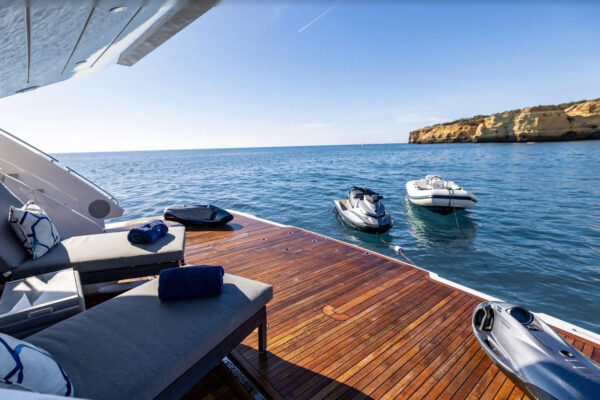 Sunseeker 100 beach club