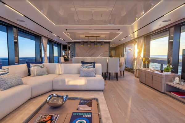 Sunseeker 100 main deck salon