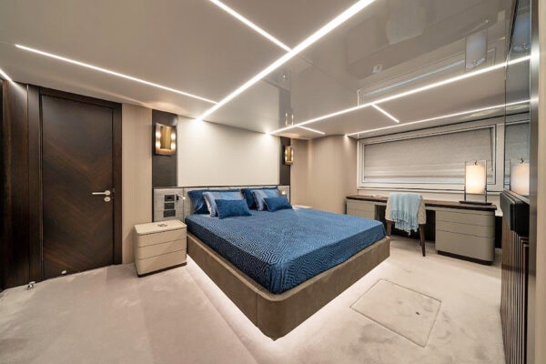 Sunseeker Ocean 182 owners suite