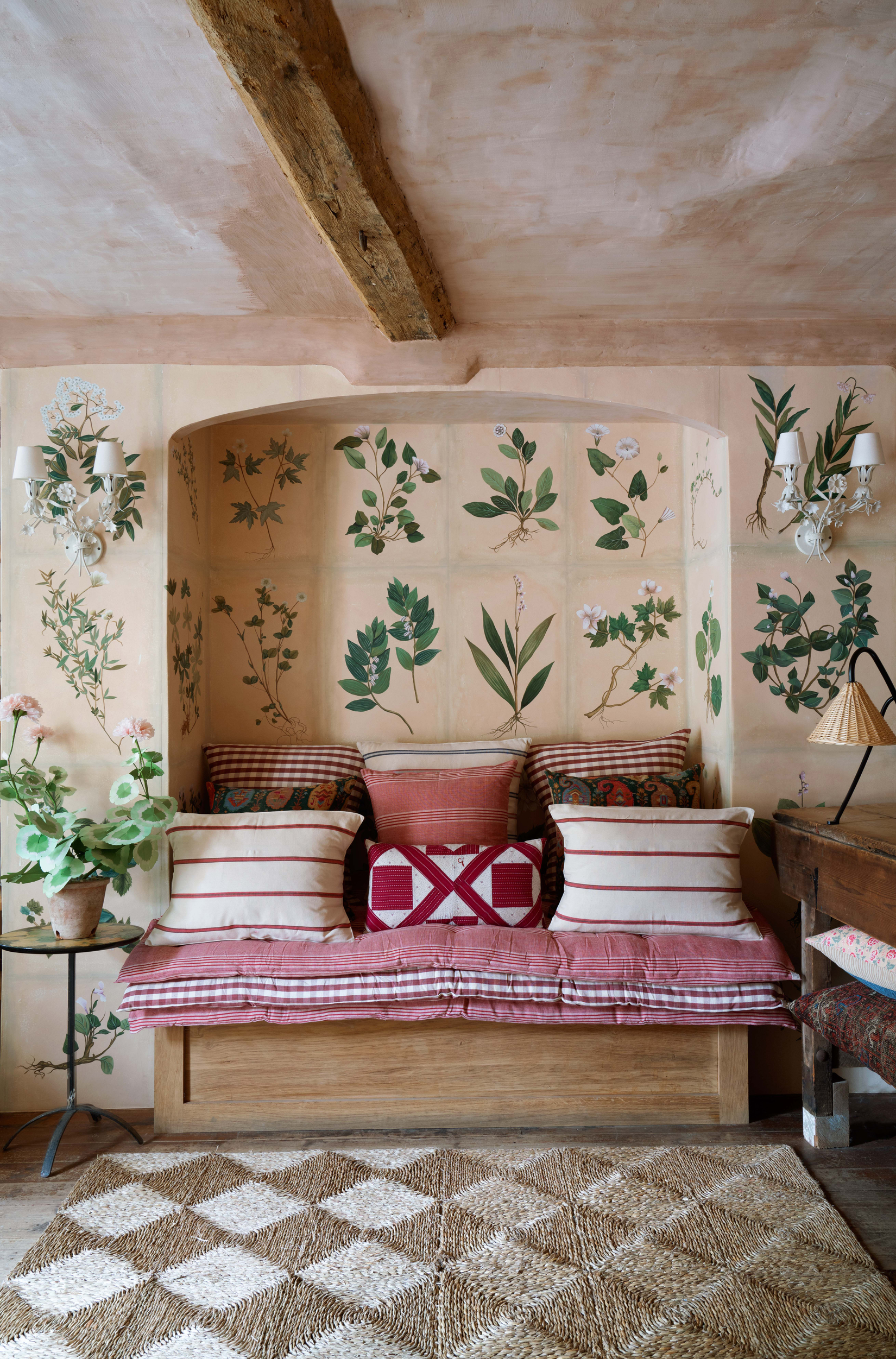 handpainted by de Gournay