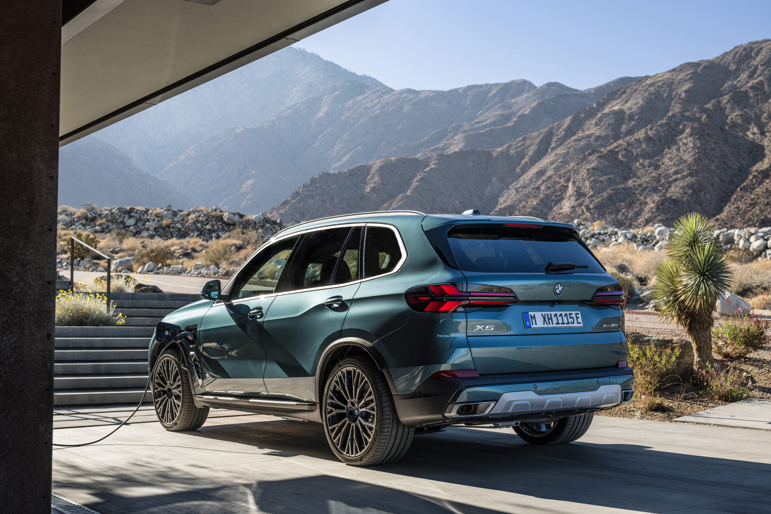 2024 BMW X5 50e FASTER than X5M E70 // REVIEW on AUTOBAHN 