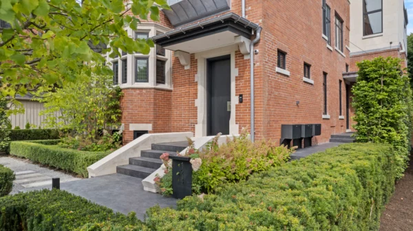 Toronto Fraternity House 