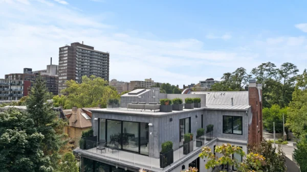 Toronto Fraternity House 